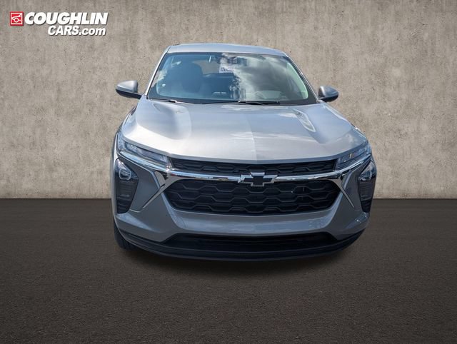 New 2026 Chevrolet Trax LS w/ LS Convenience Package FWD image 2