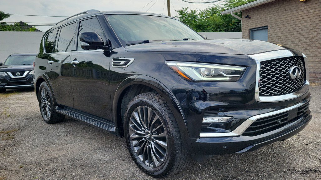 Used 2023 INFINITI QX80 Premium Select w/ All-Season Package AWD/4WD image 2