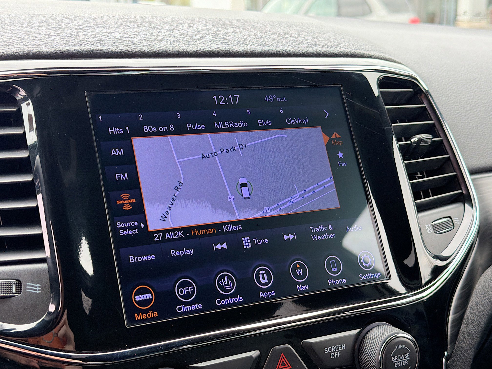 Used 2019 Jeep Grand Cherokee Altitude image 10