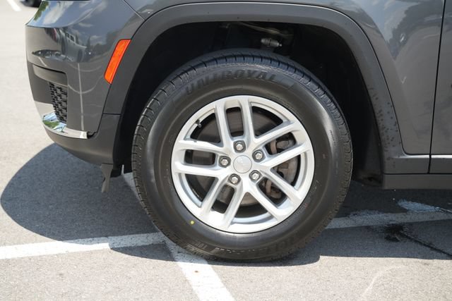 Used 2022 Jeep Grand Cherokee L Laredo w/ Luxury Tech Group I AWD/4WD image 11