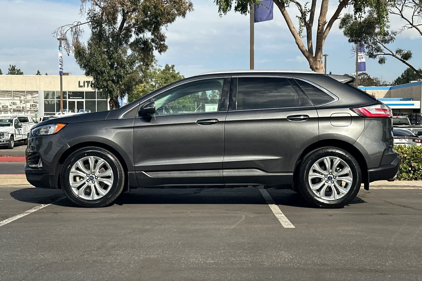Certified 2020 Ford Edge Titanium AWD/4WD image 6