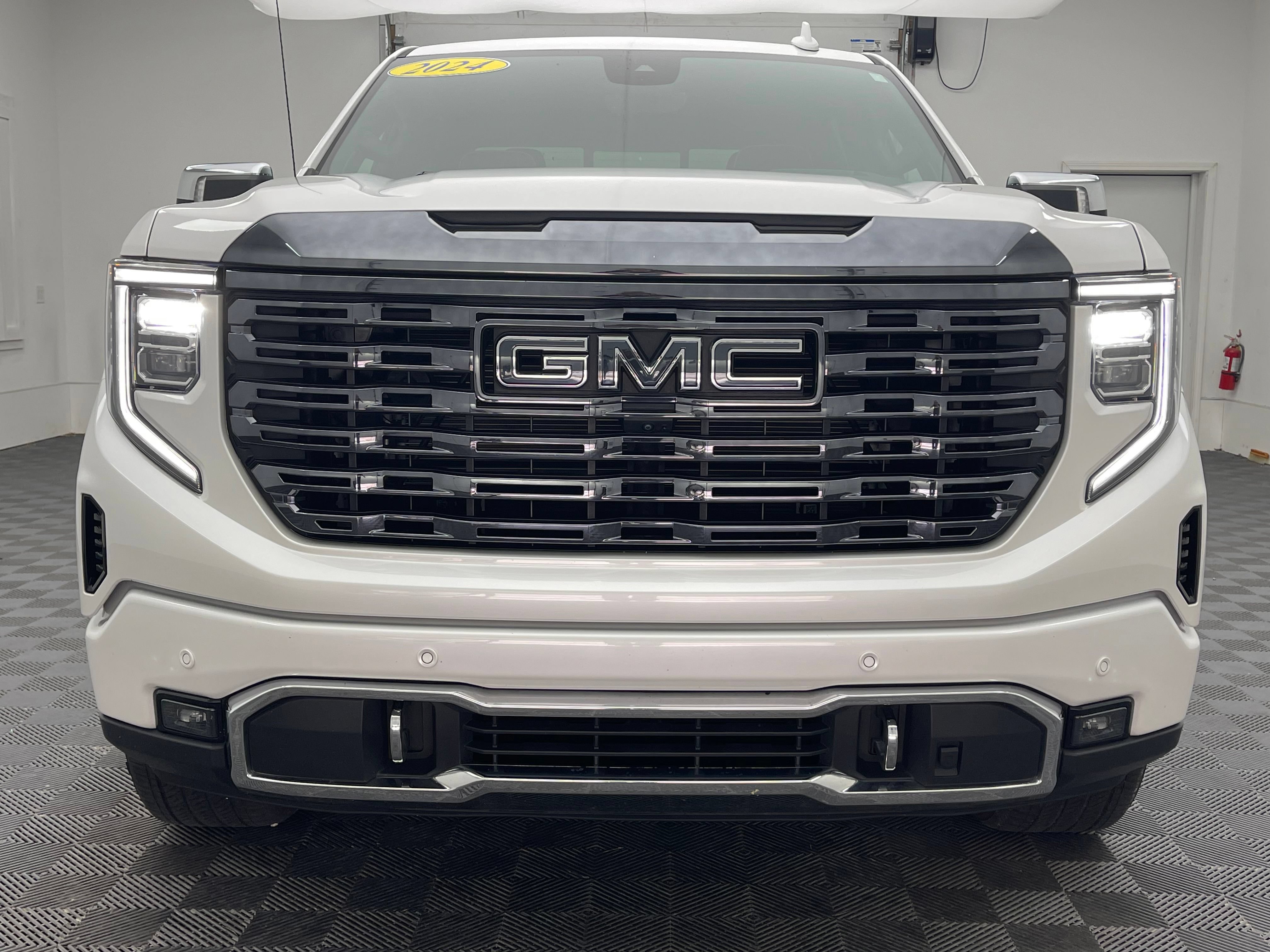 Used 2024 GMC Sierra 1500 Denali Ultimate AWD/4WD image 15