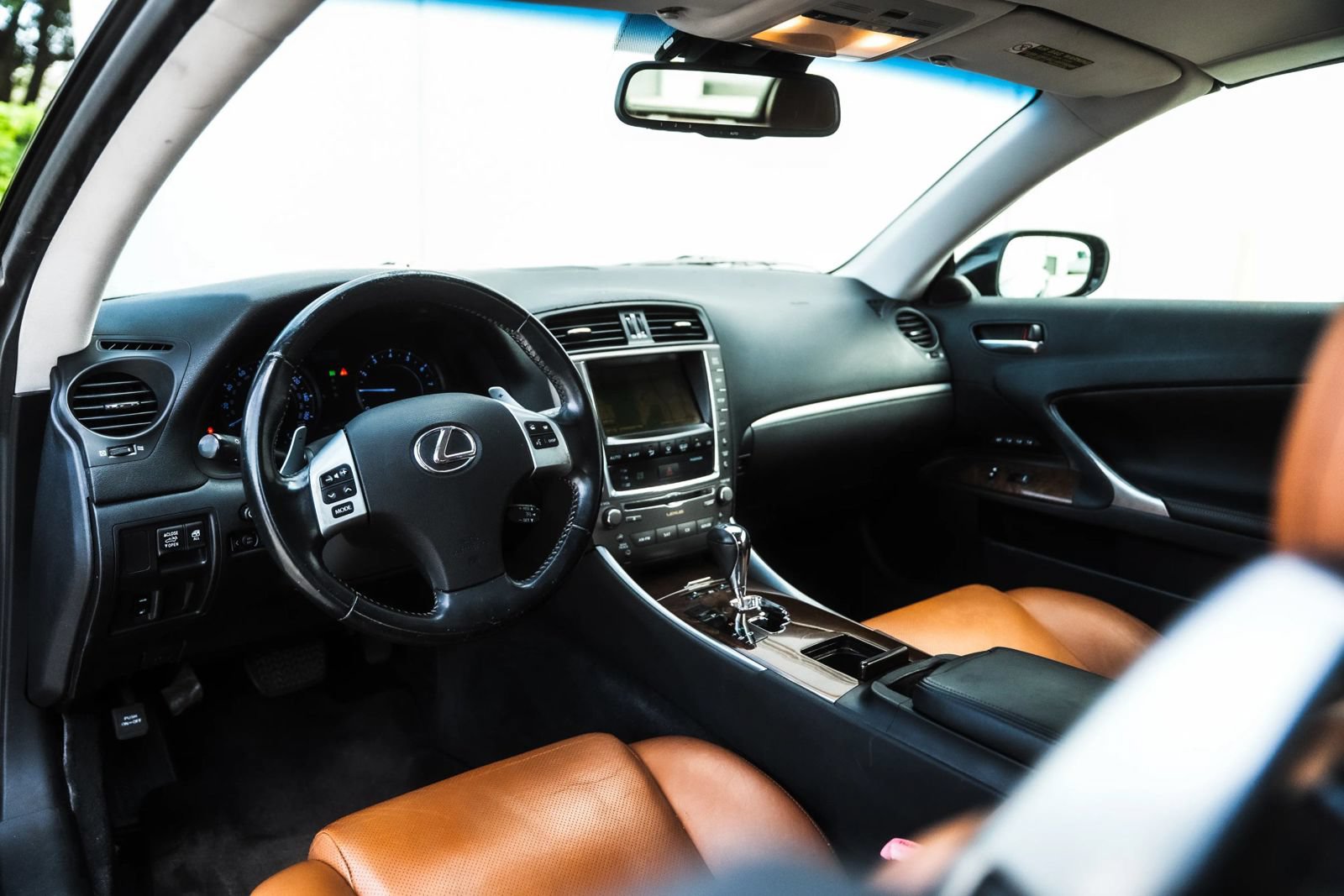 Used 2011 Lexus IS 250C w/ Luxury Pkg RWD image 14
