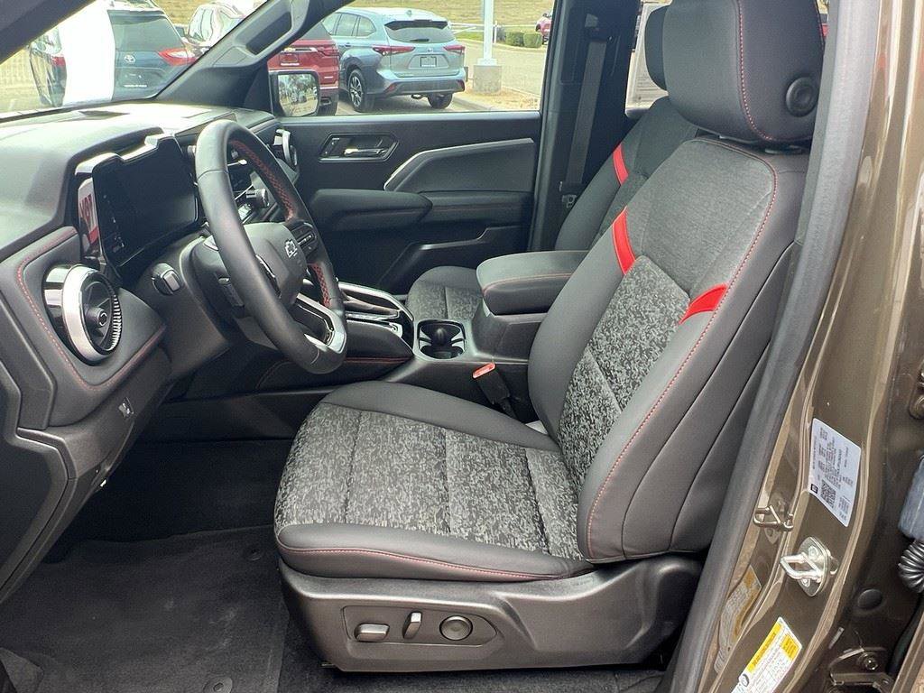 Used 2023 Chevrolet Colorado Z71 w/ Z71 Convenience Package 2 image 15