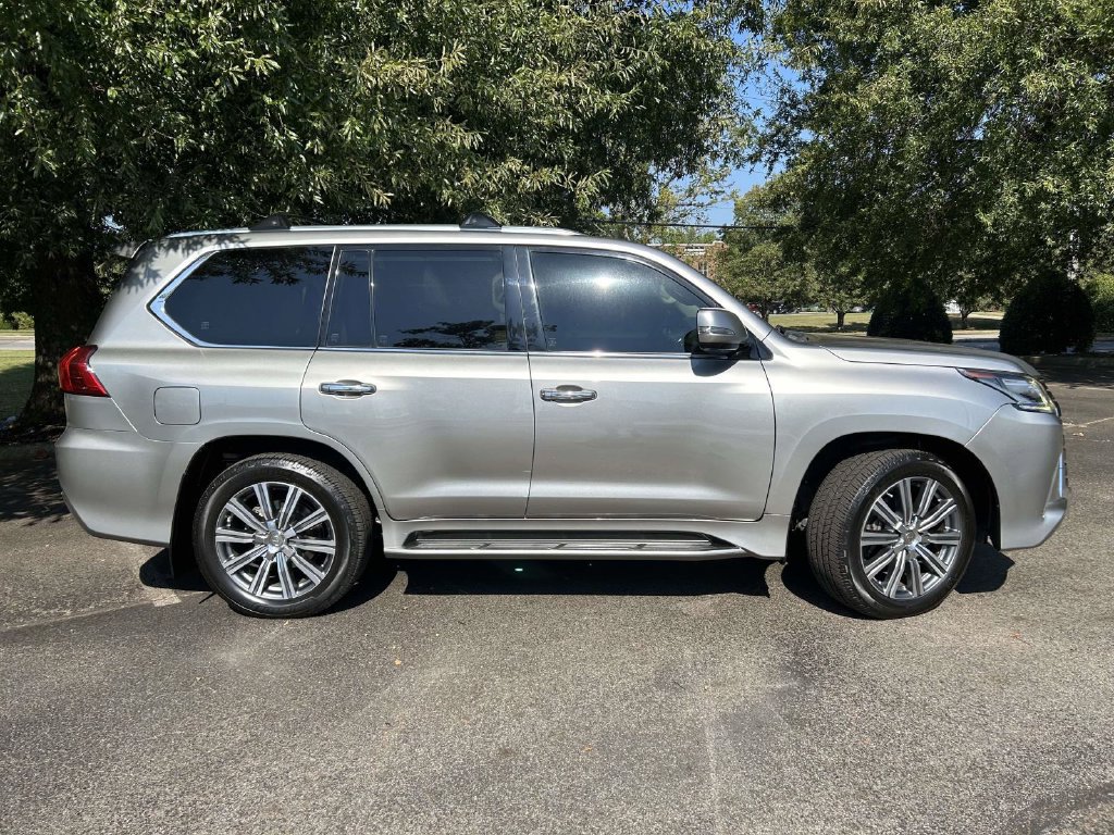 Used 2017 Lexus LX 570 4WD w/ Luxury Package image 2