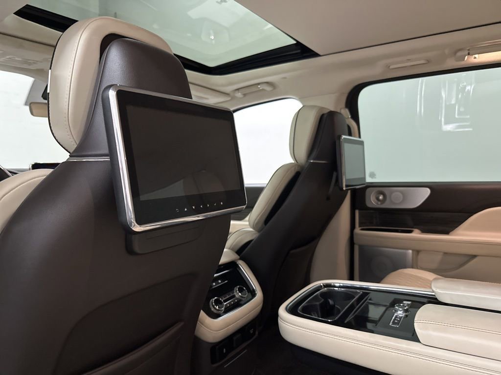 Used 2020 Lincoln Navigator L Black Label w/ Cargo Convenience Package image 49