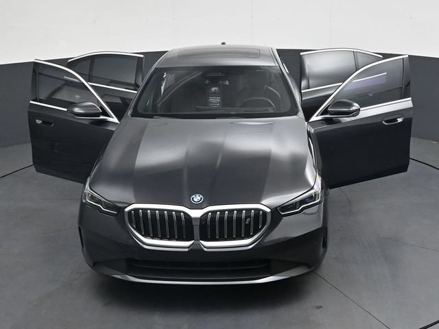 Certified 2025 BMW i5 eDrive40i w/ Premium Package RWD image 43