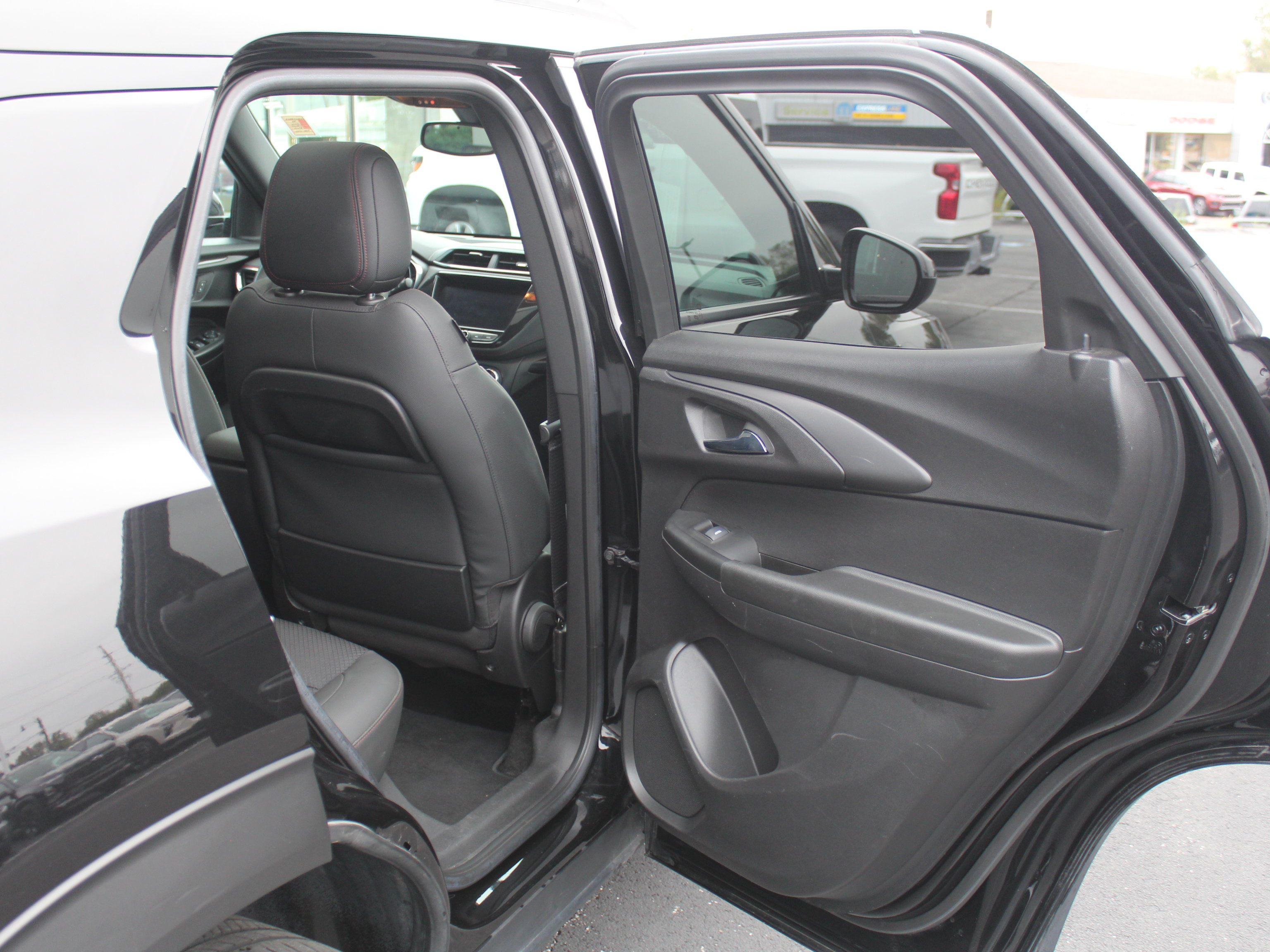 Certified 2022 Chevrolet TrailBlazer RS w/ Sun and Liftgate Package AWD/4WD image 25