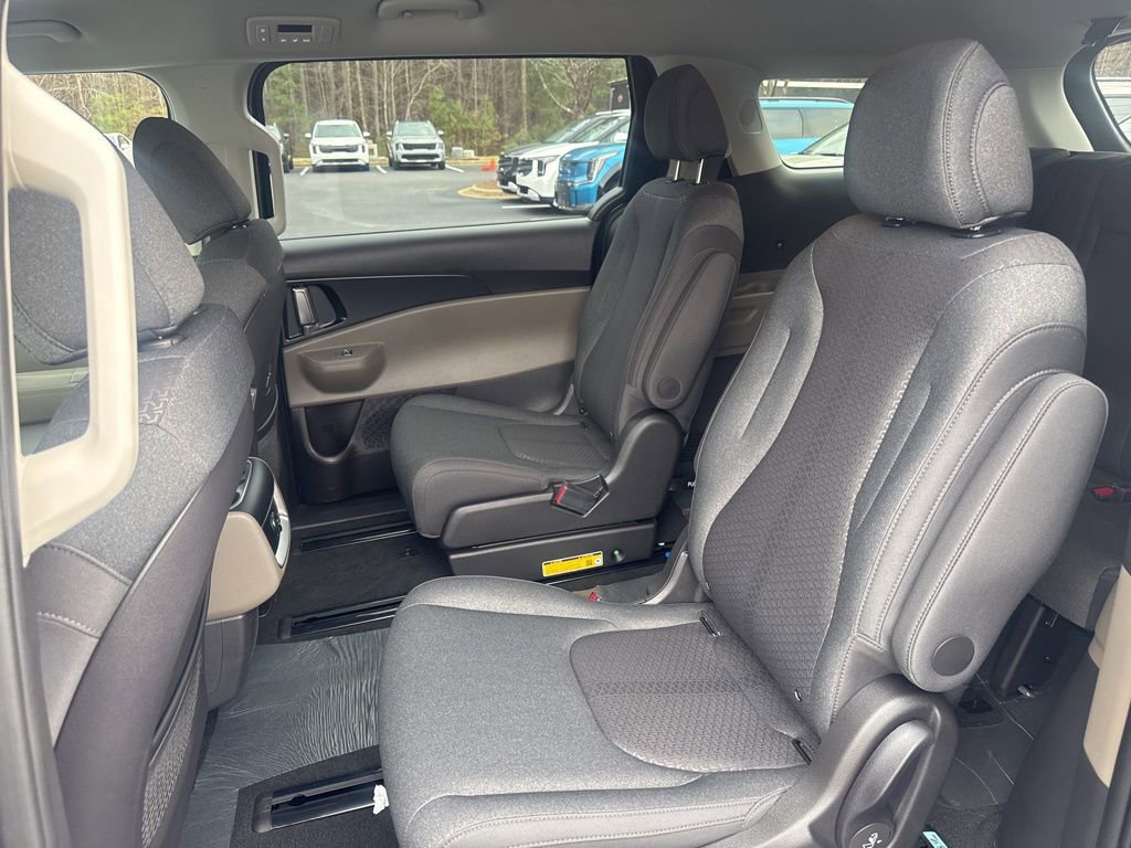 New 2026 Kia Carnival LX image 10