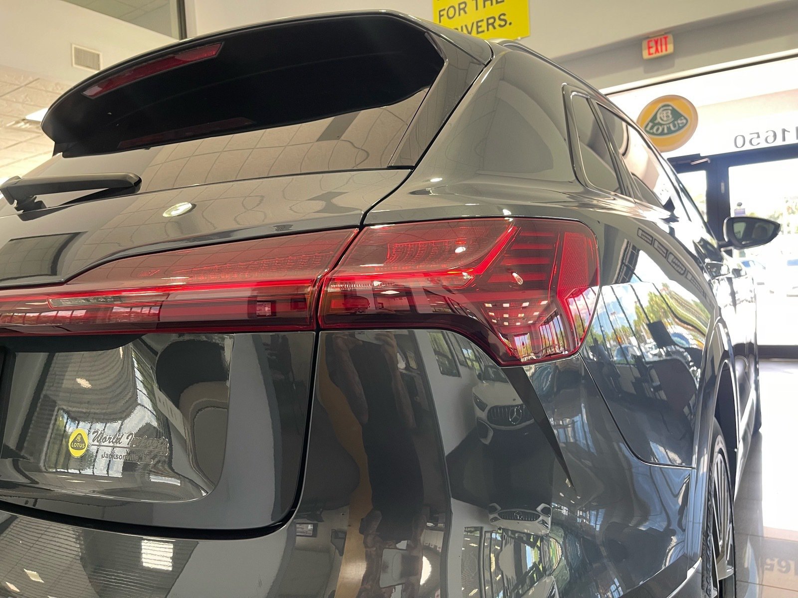 Used 2024 Audi Q8 e-tron Premium Plus w/ Premium Plus Package AWD/4WD image 17