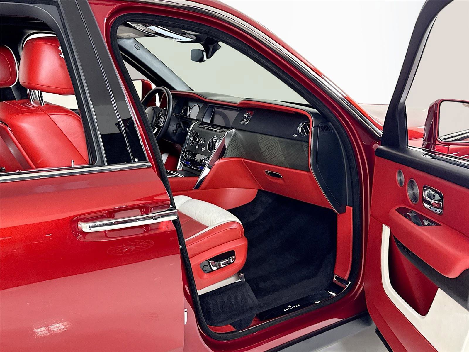 Used 2019 Rolls-Royce Cullinan image 37