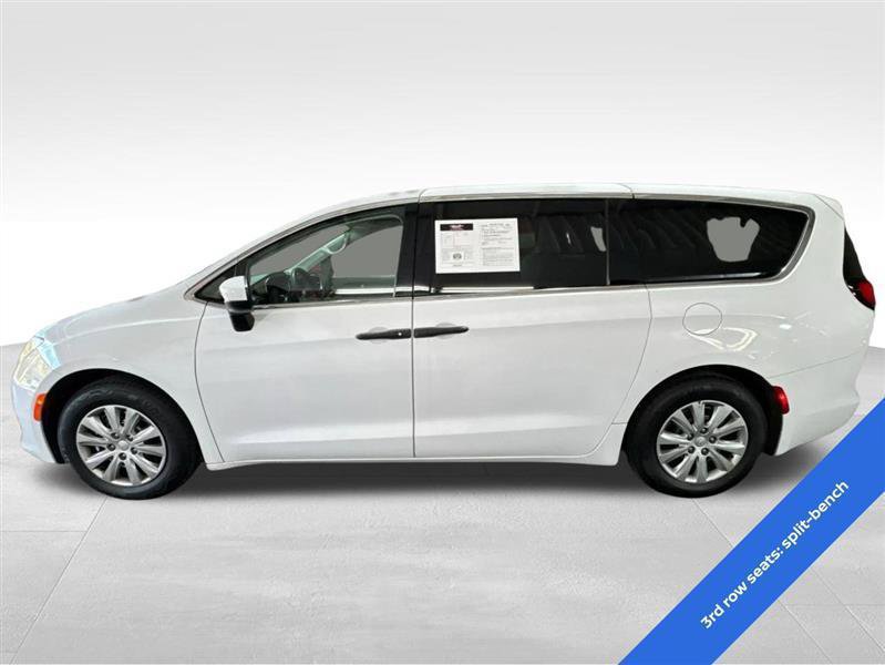 Used 2021 Chrysler Voyager L FWD image 8