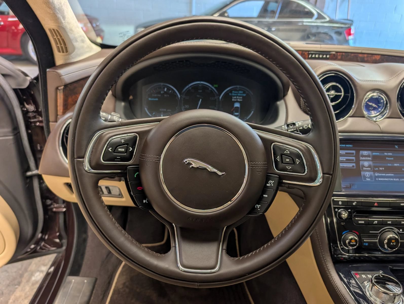 Used 2011 Jaguar XJ L RWD image 12