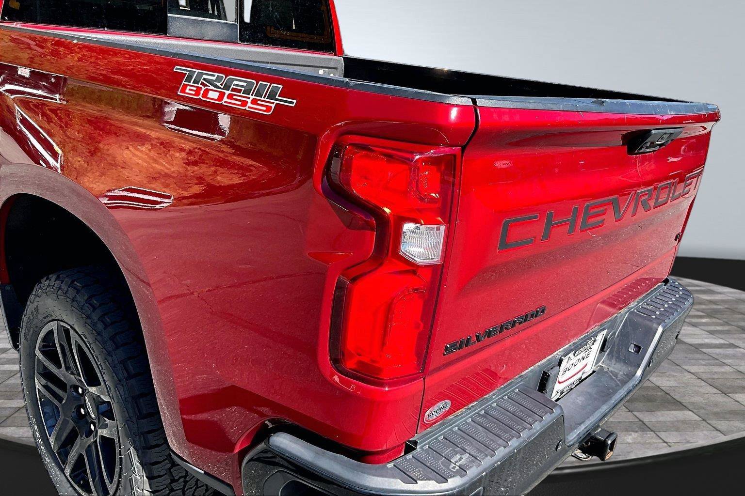 Used 2024 Chevrolet Silverado 1500 LT Trail Boss w/ Convenience Package II AWD/4WD image 31