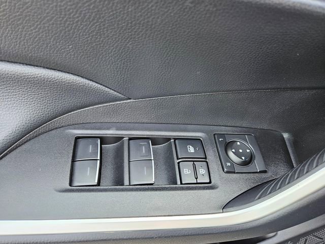 Used 2025 Toyota RAV4 XLE AWD/4WD image 21