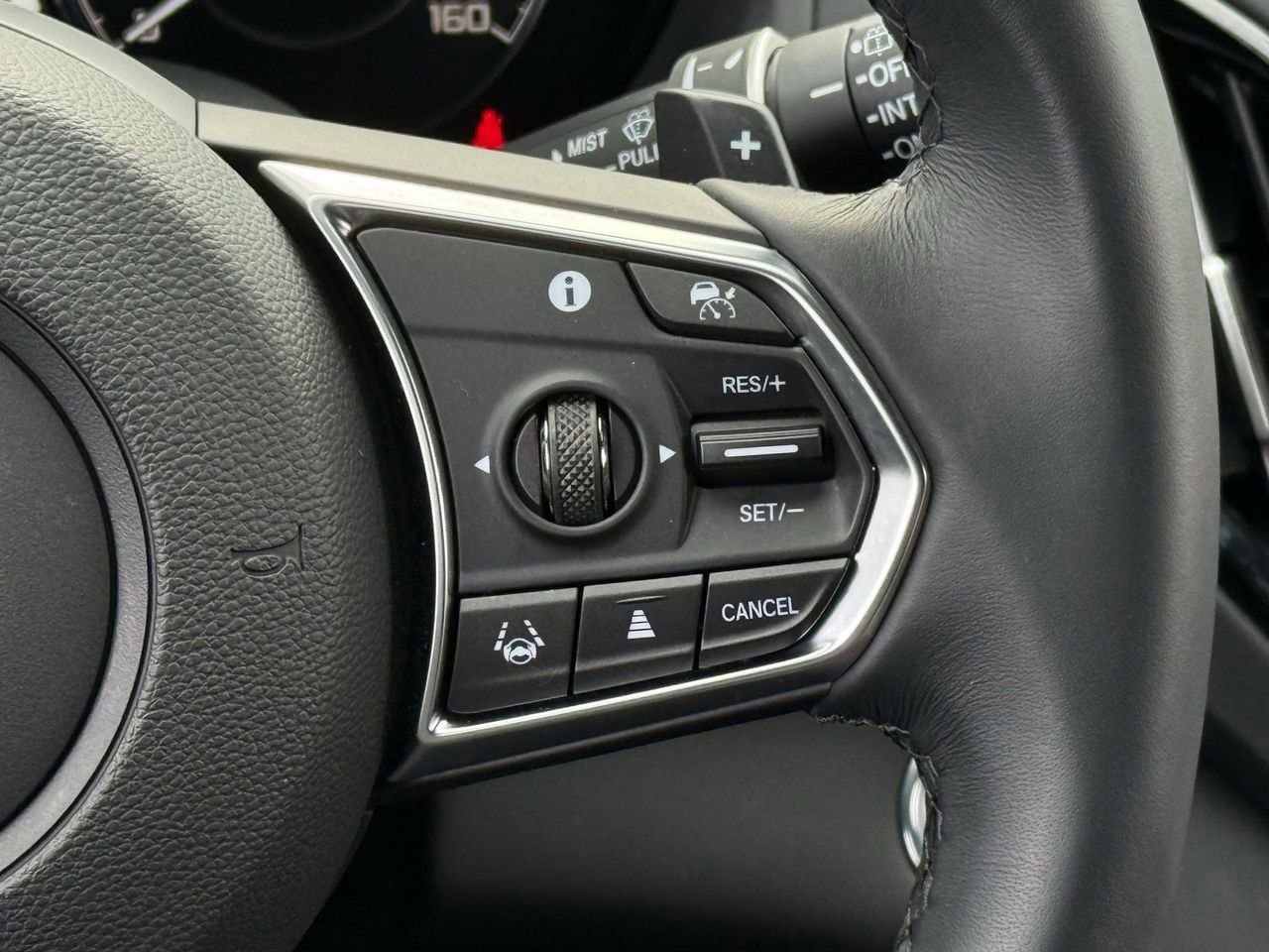 Used 2025 Acura RDX SH-AWD image 15