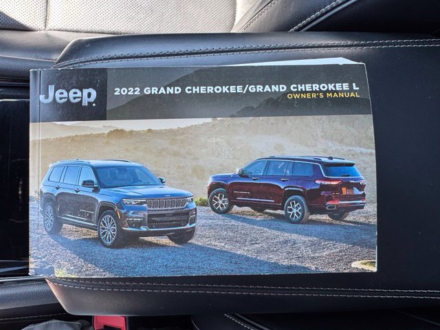Used 2022 Jeep Grand Cherokee Overland w/ Luxury Tech Group IV AWD/4WD image 22