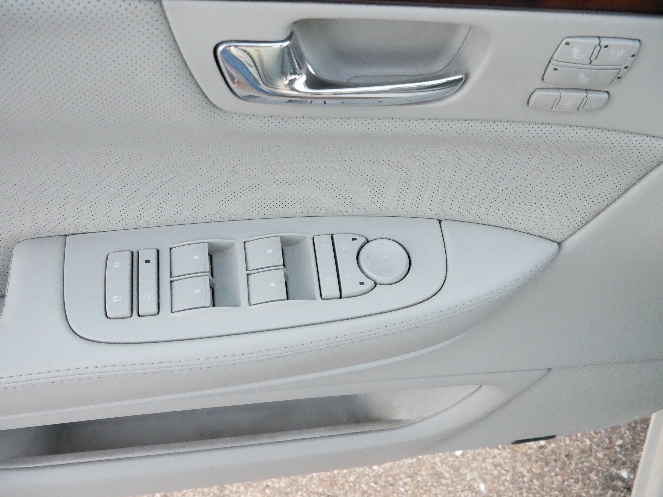 Used 2011 Cadillac DTS Premium image 19