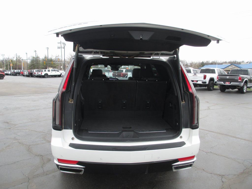 Used 2024 Cadillac Escalade Premium Luxury image 8