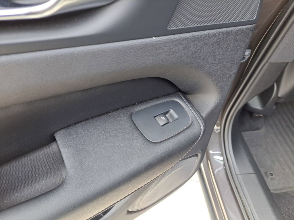 Used 2022 Volvo XC60 B6 Inscription w/ Protection Package Premier image 10