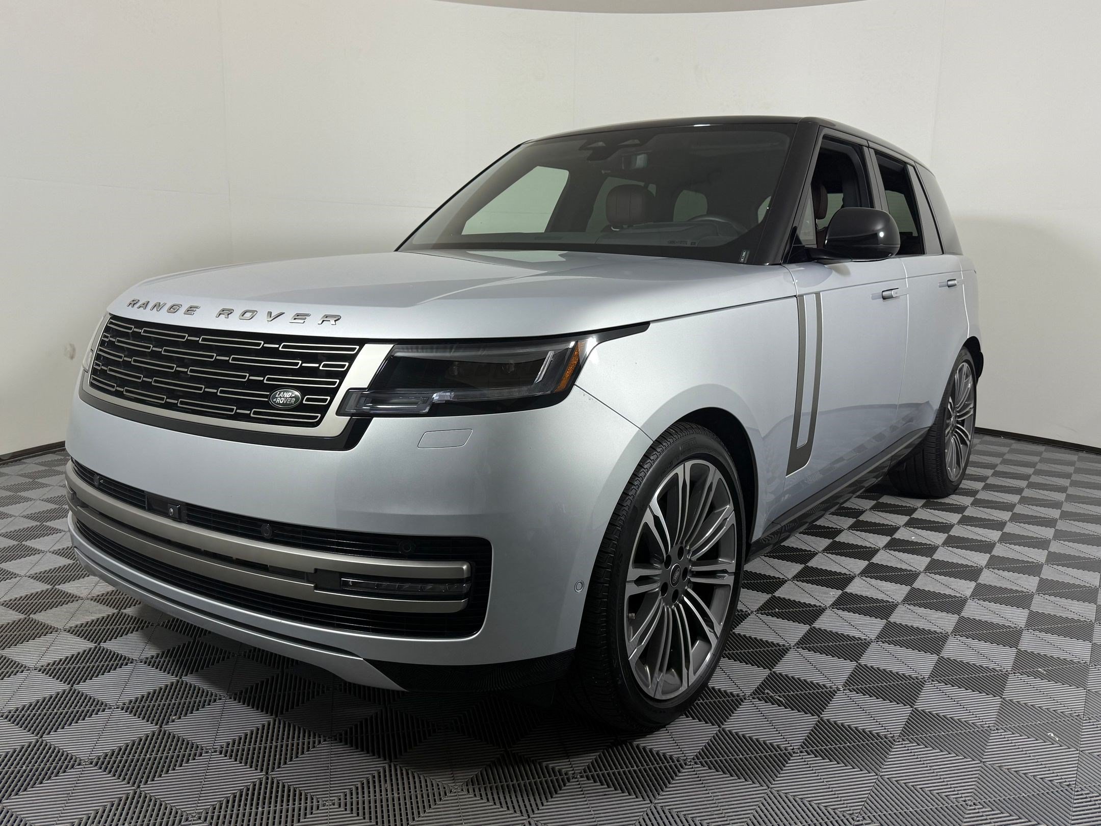 Certified 2025 Land Rover Range Rover SE