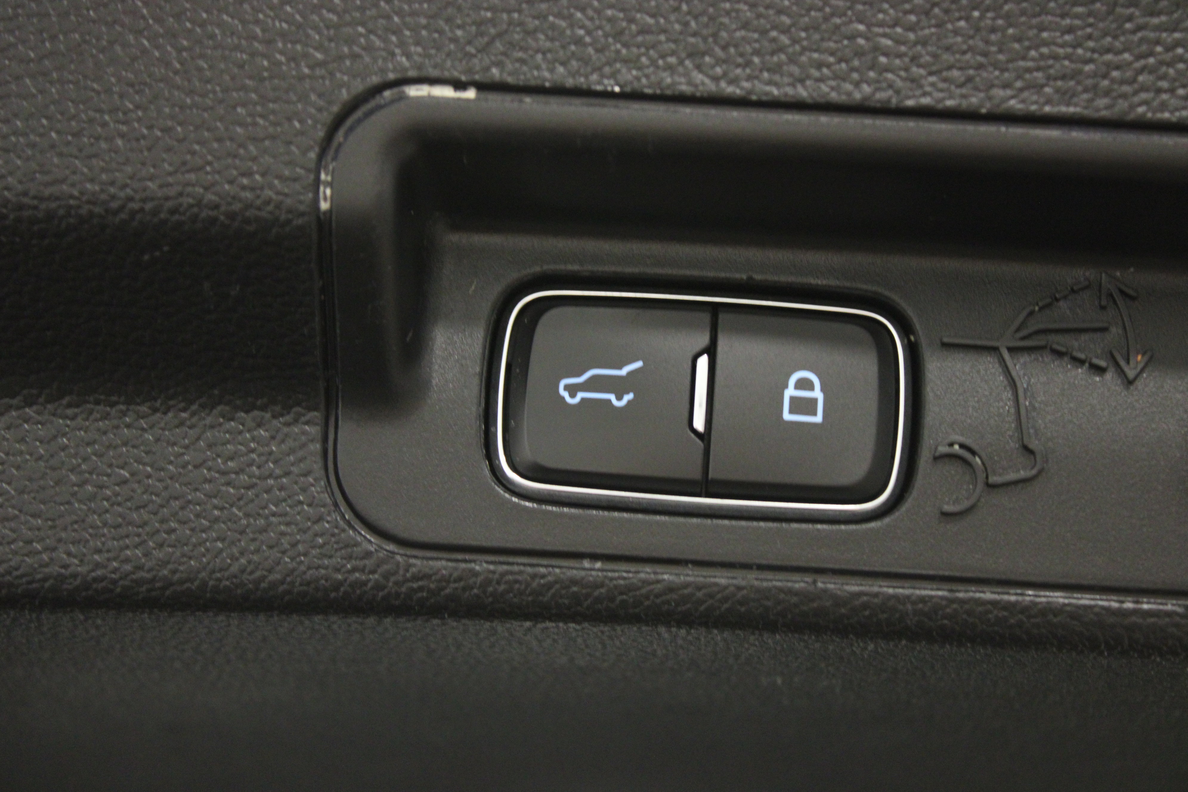 Used 2020 Ford Explorer ST image 14