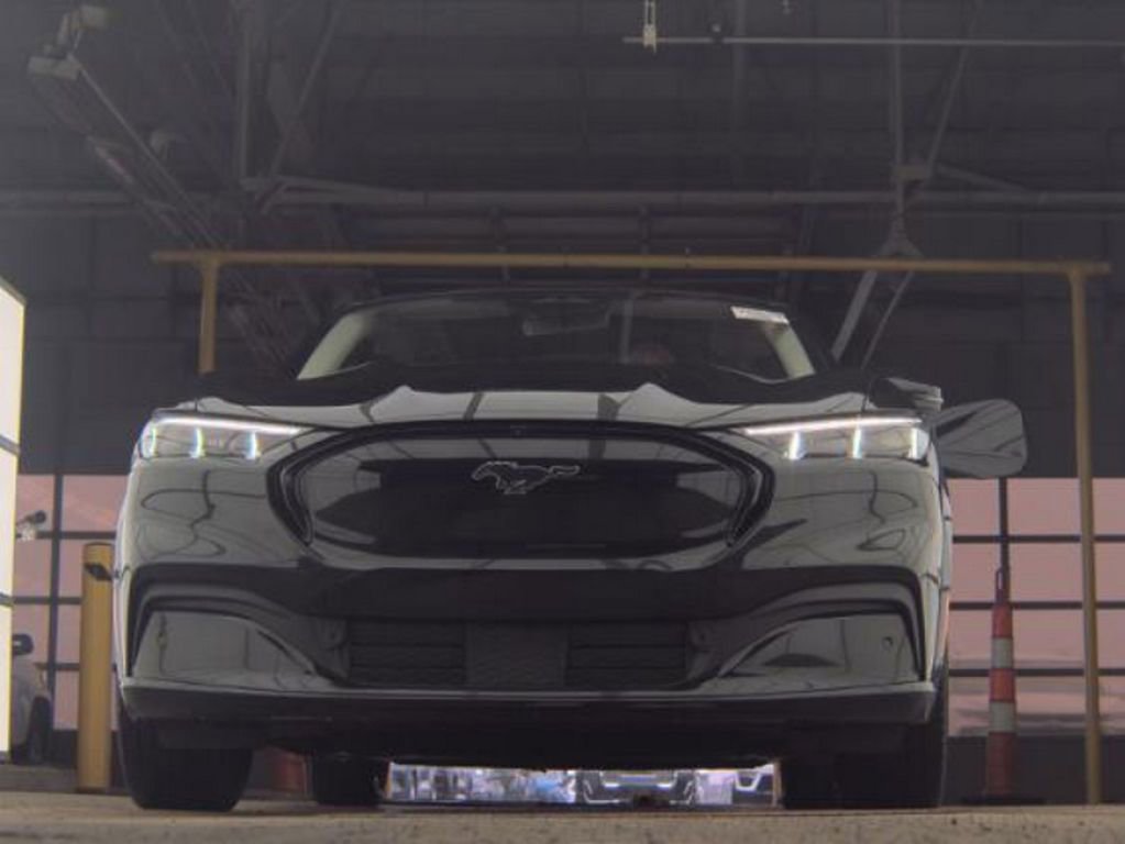 Used 2023 Ford Mustang Mach-E Premium AWD/4WD image 3