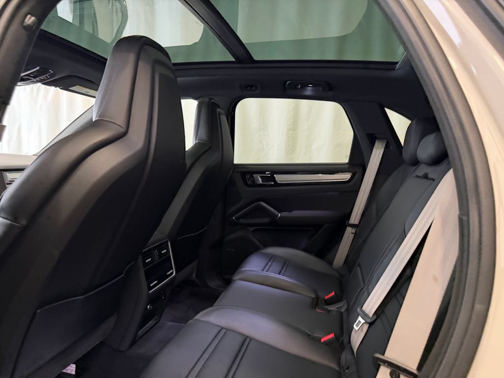 Certified 2023 Porsche Cayenne Platinum Edition AWD/4WD image 21