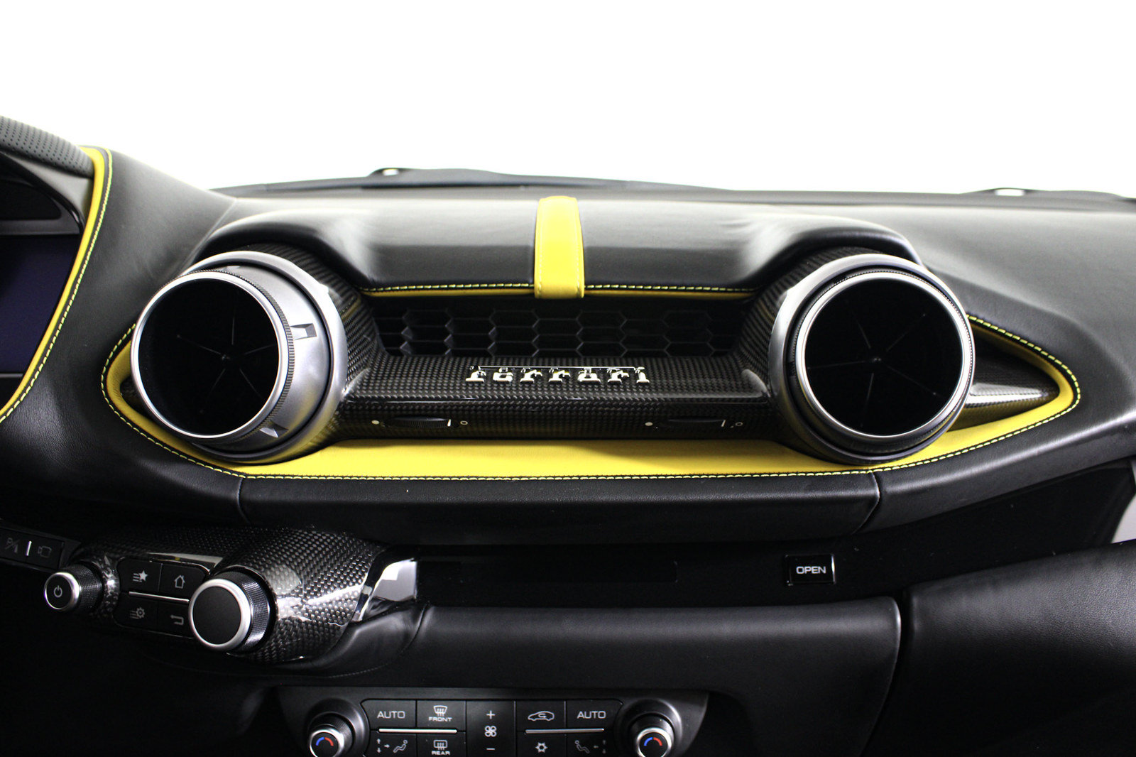 Used 2019 Ferrari 812 Superfast RWD image 37