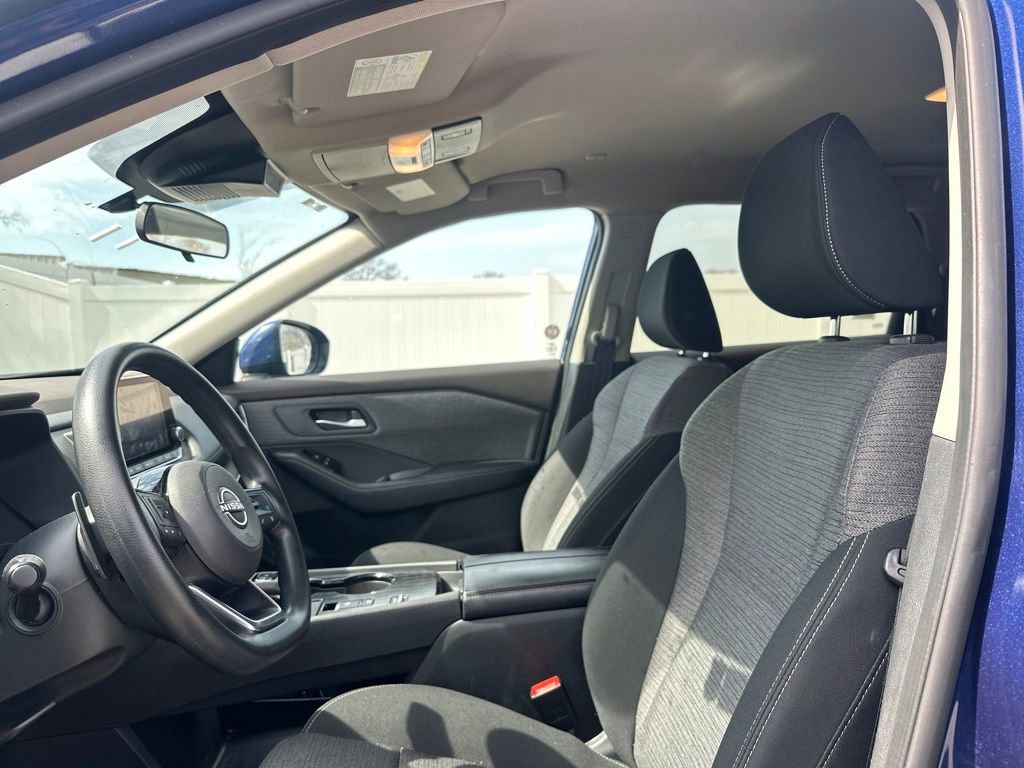 Used 2023 Nissan Rogue SV image 11