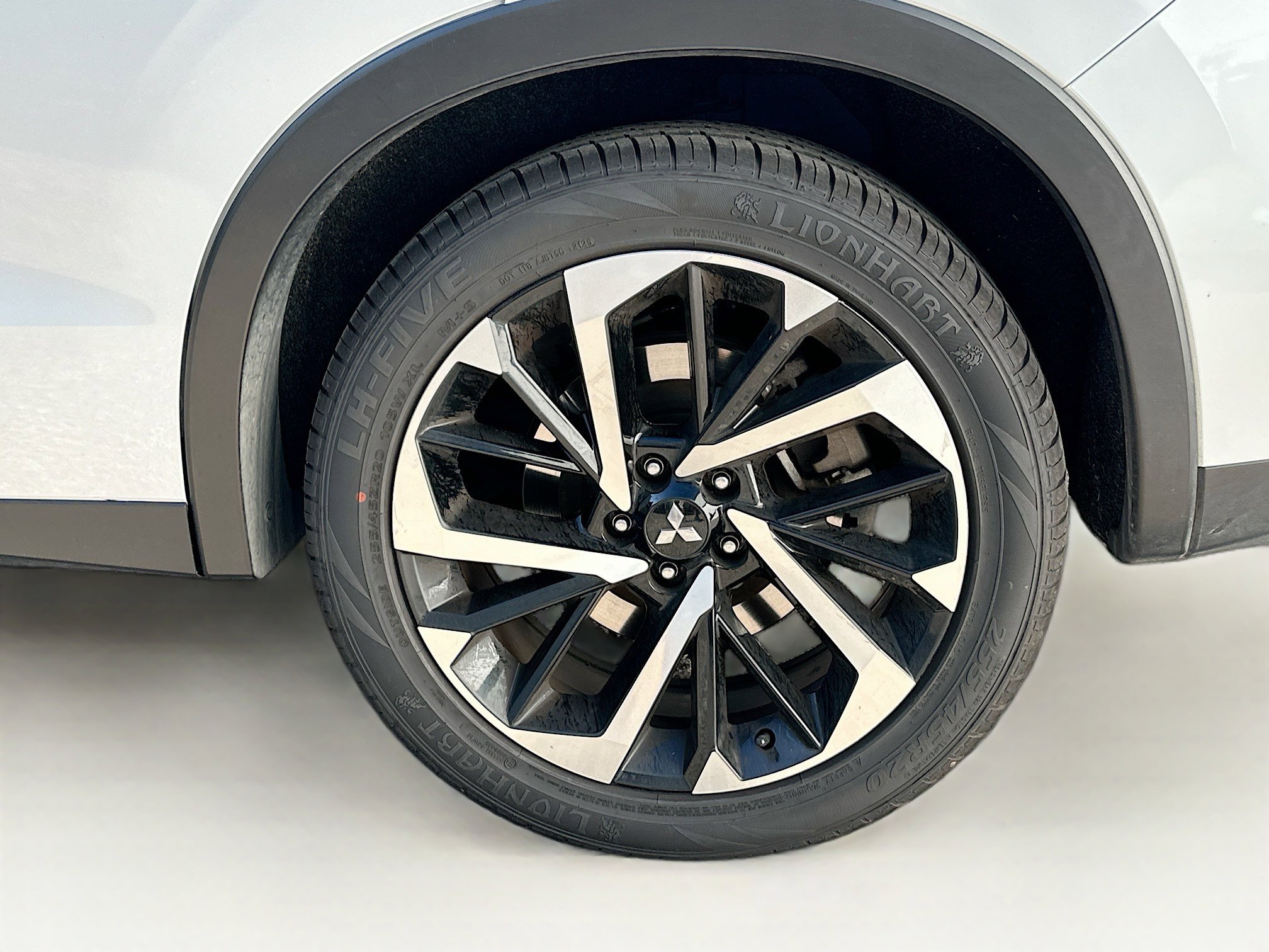 Used 2024 Mitsubishi Outlander SE image 11