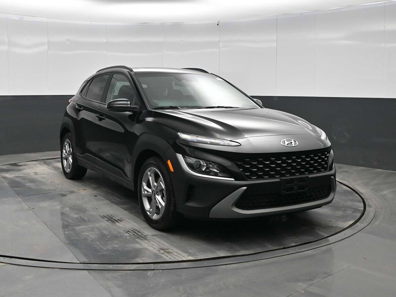 Used 2023 Hyundai Kona SEL image 3