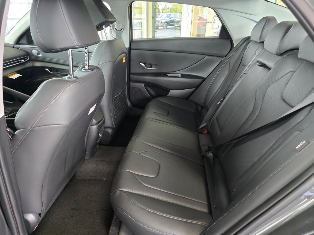 New 2026 Hyundai Elantra Limited FWD image 34