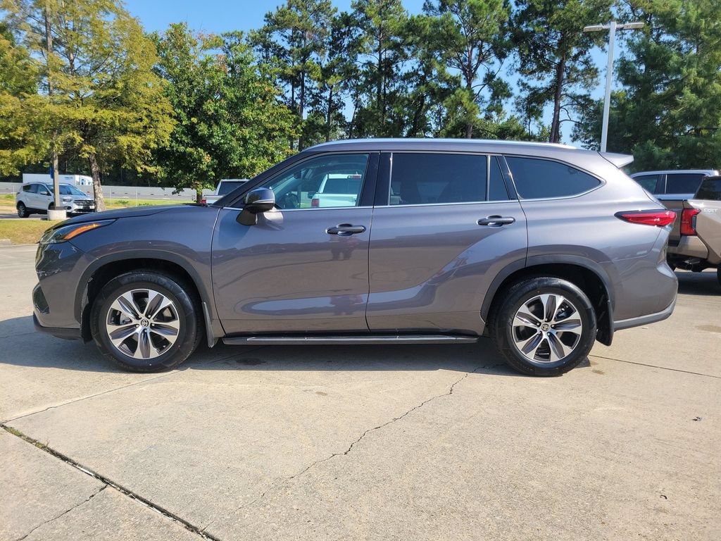 Certified 2021 Toyota Highlander XLE FWD video 2