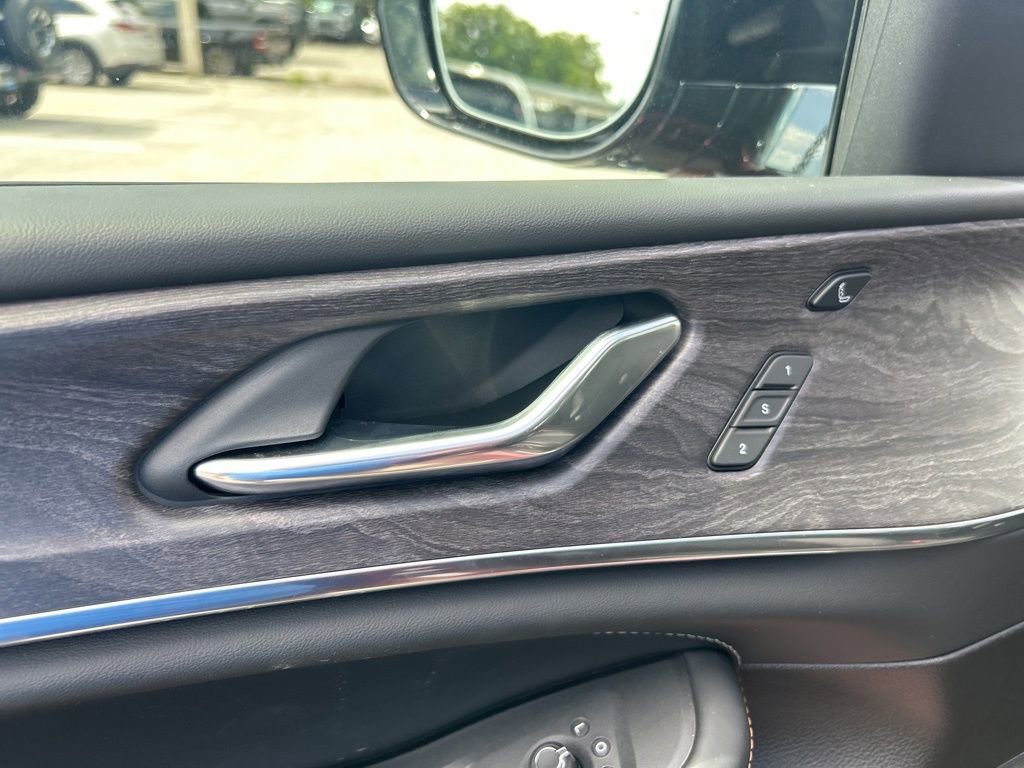 New 2025 Jeep Grand Cherokee Overland w/ Luxury Tech Group IV image 36
