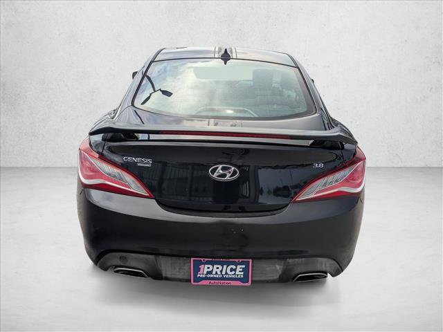 Used 2015 Hyundai Genesis 3.8 RWD image 6