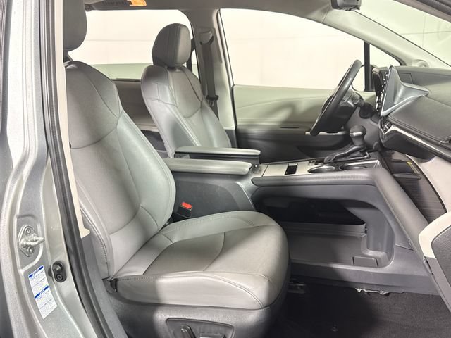 Used 2022 Toyota Sienna Limited AWD/4WD image 28