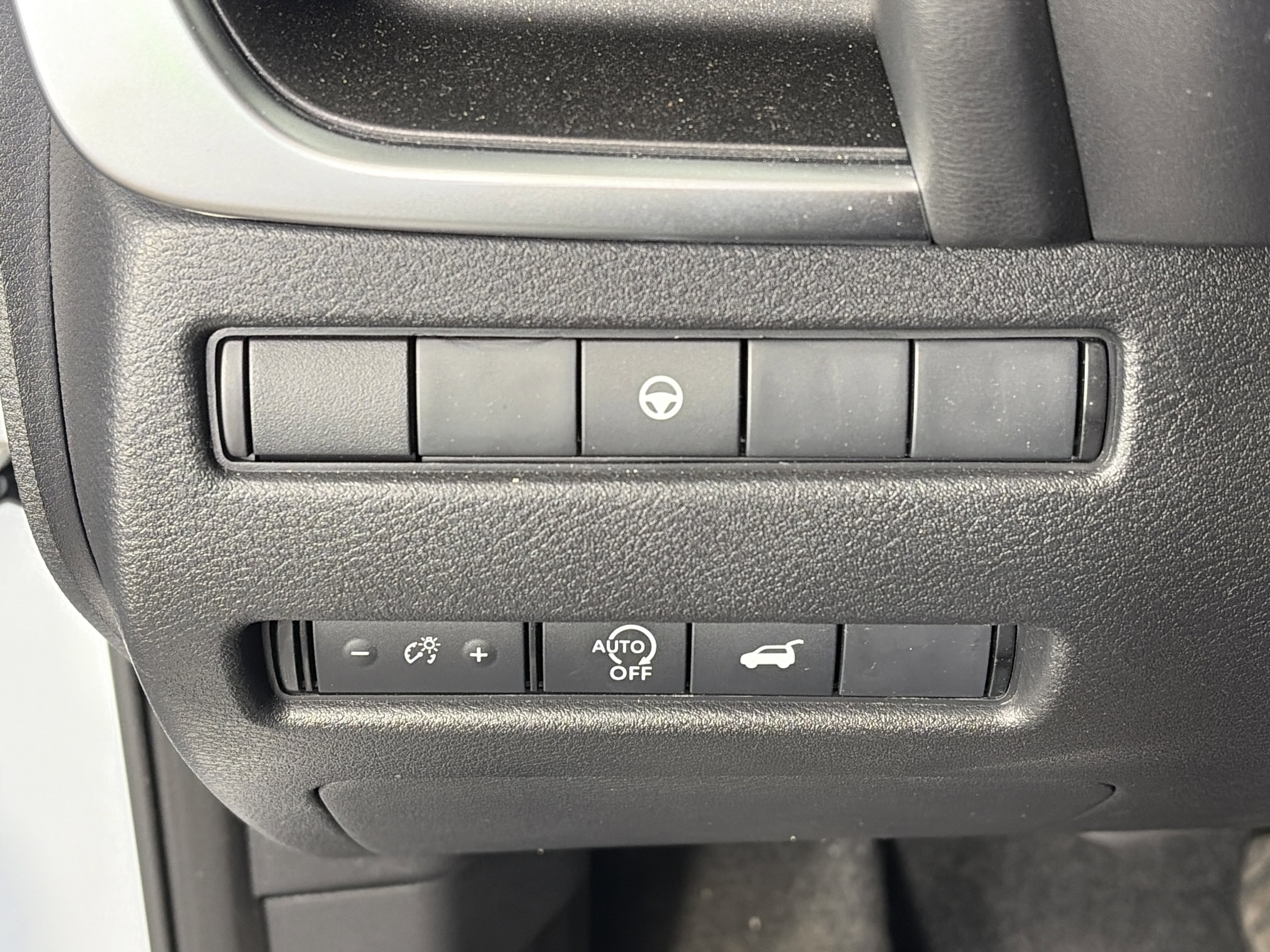 Certified 2025 Nissan Rogue SV image 26