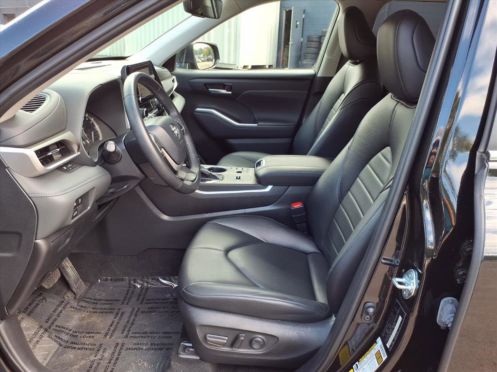 Used 2024 Toyota Highlander XLE image 13