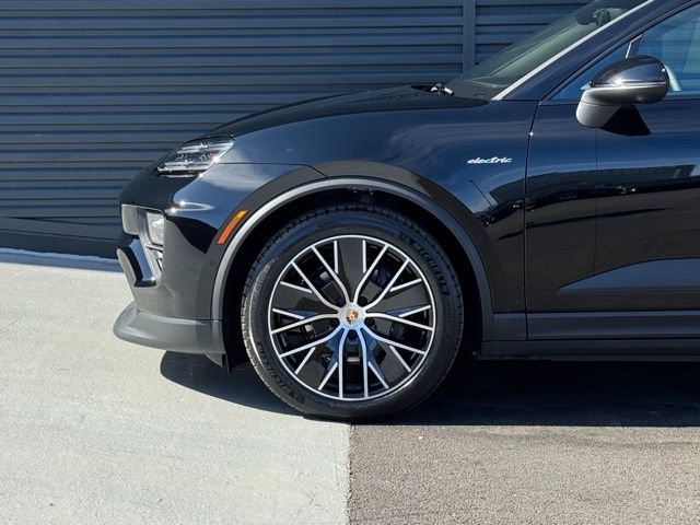 New 2025 Porsche Macan 4 Electric image 11