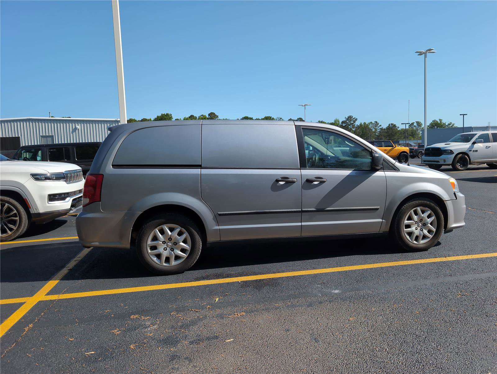 Used 2014 RAM C/V Tradesman image 3