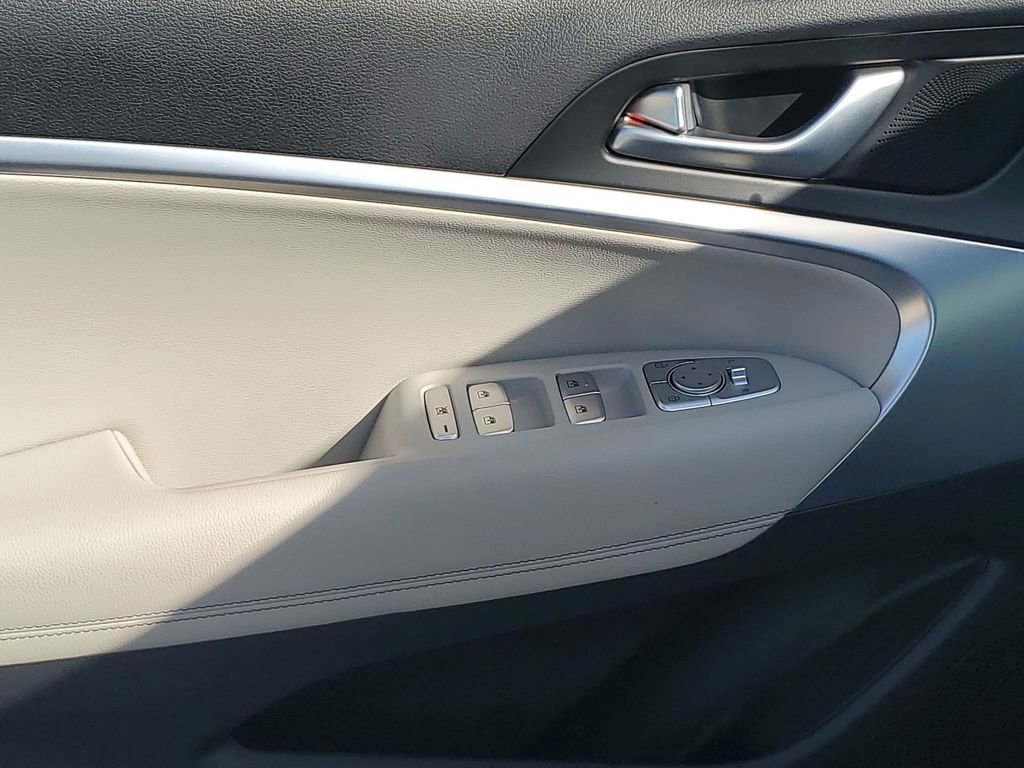 Used 2023 Genesis G70 2.0T image 42