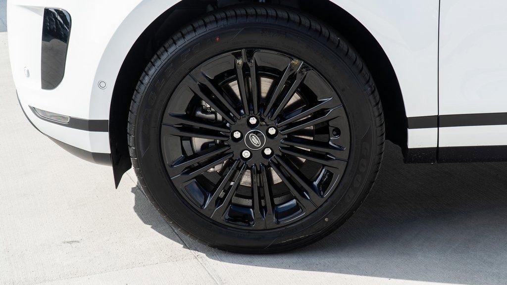 Used 2025 Land Rover Range Rover Evoque S image 11