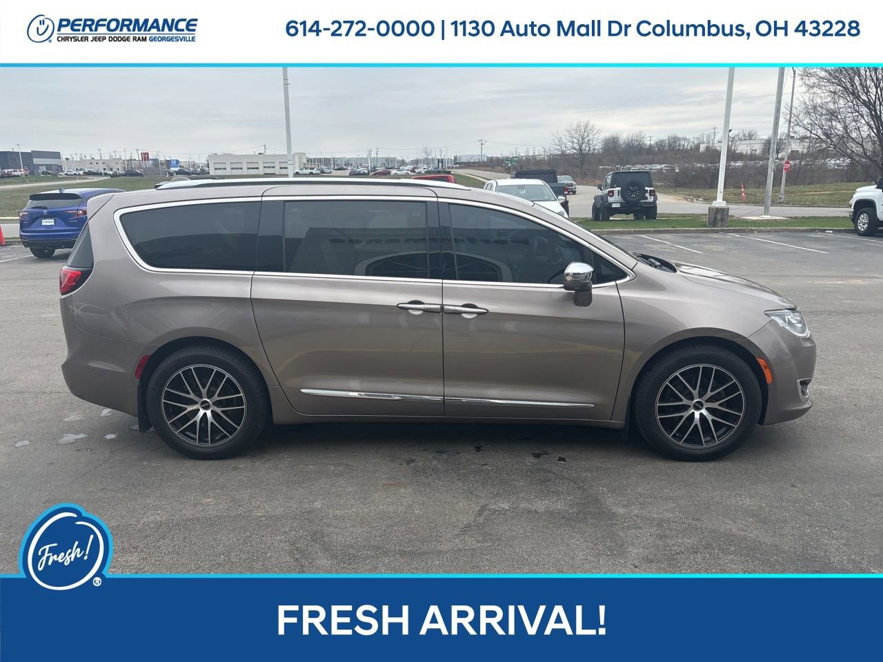 Used 2017 Chrysler Pacifica Limited w/ Advanced Safetytec Group image 3