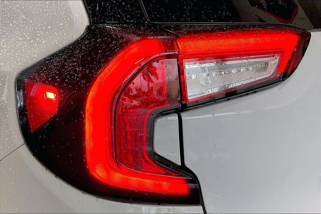 Used 2024 GMC Terrain SLT AWD/4WD image 17