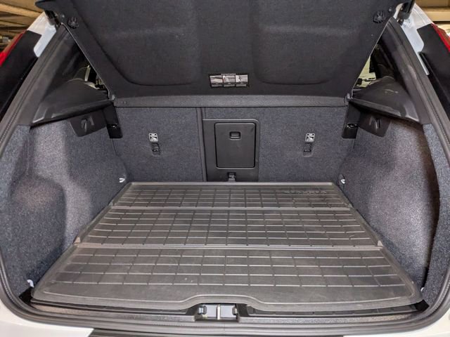New 2025 Volvo XC40 B5 Core w/ Protection Package Premier image 28