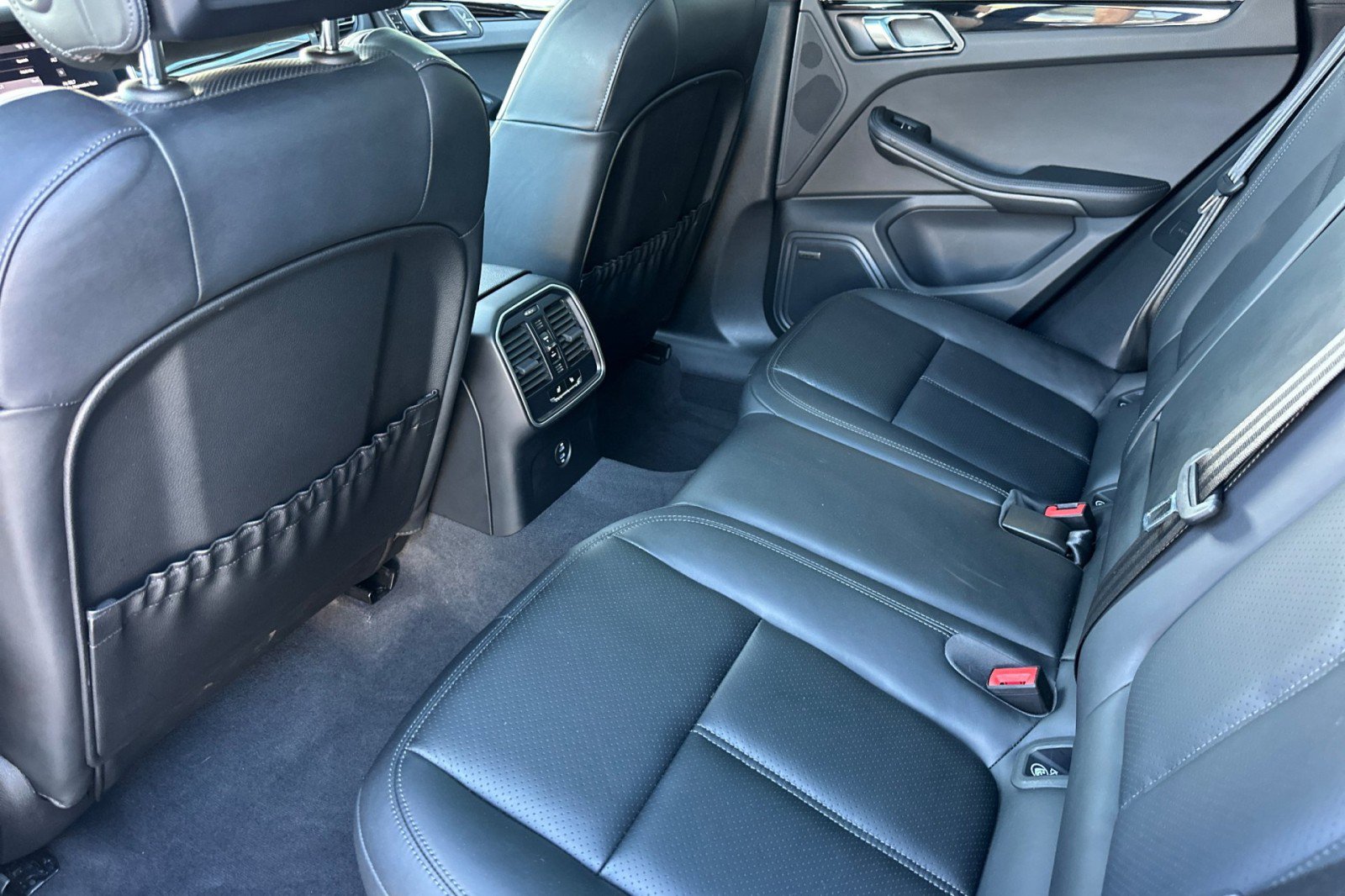 Used 2025 Porsche Macan image 13