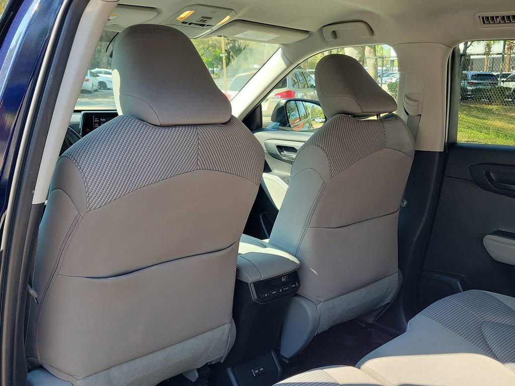 Used 2022 Toyota Highlander LE image 13