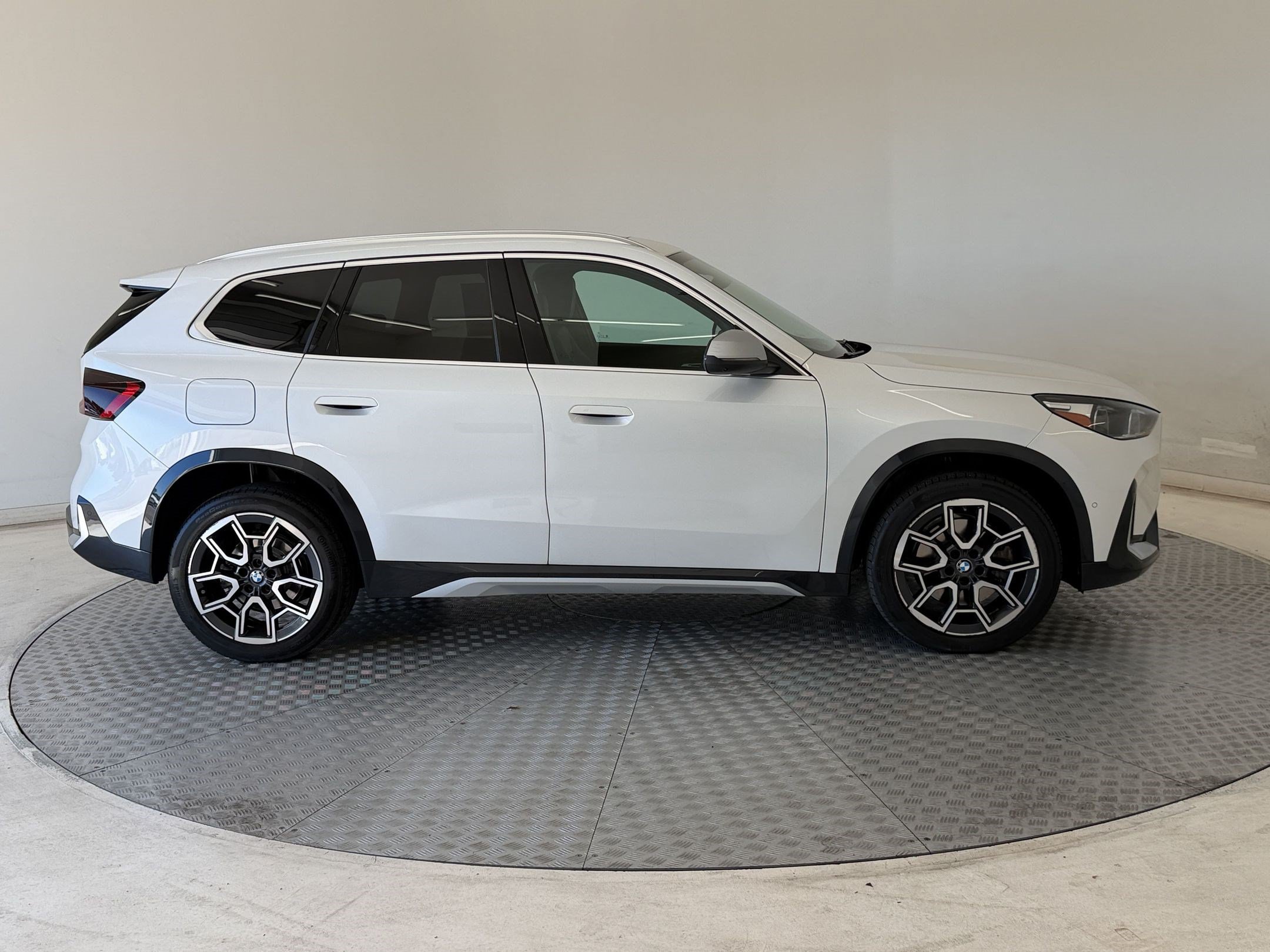 Certified 2024 BMW X1 xDrive28i w/ Technology Package AWD/4WD image 8
