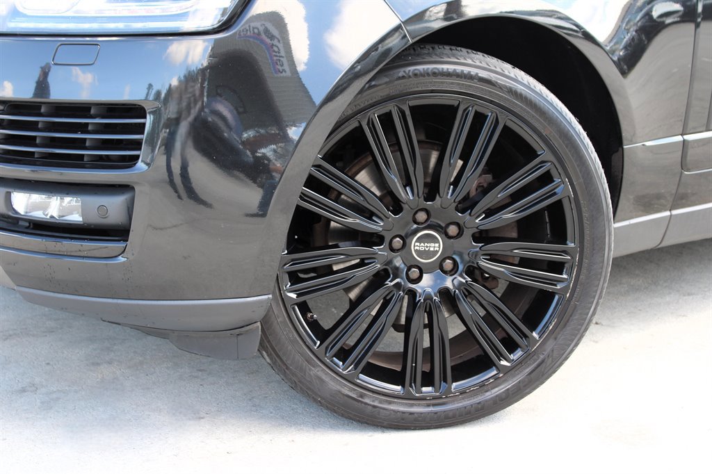 Used 2017 Land Rover Range Rover HSE image 10